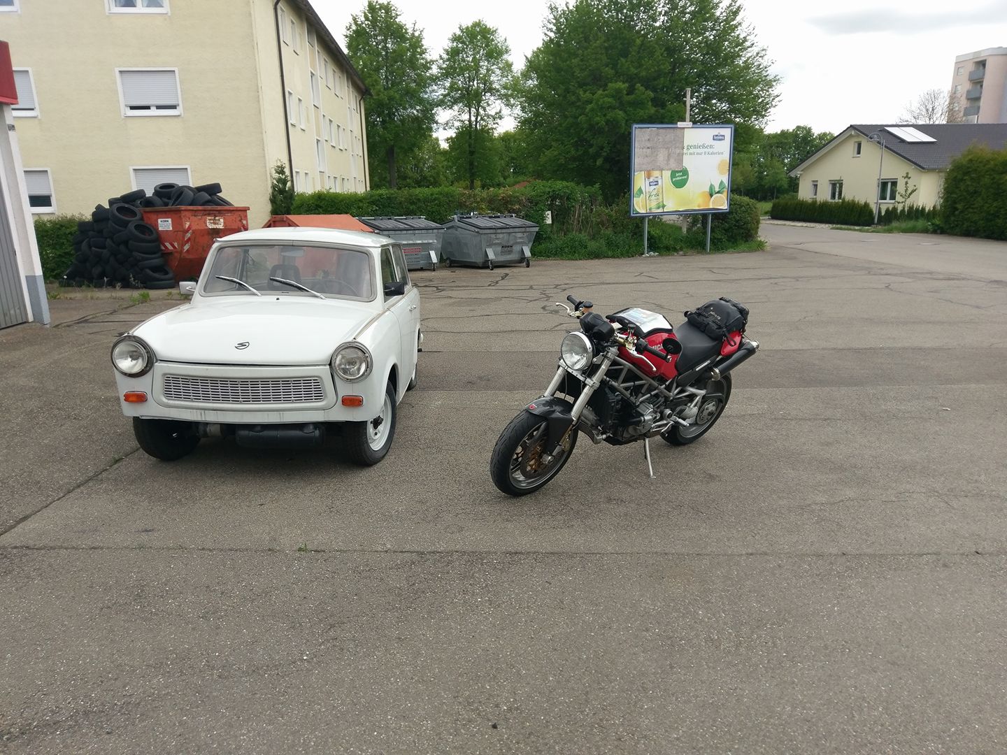 Trabbi und Ducati....... :D