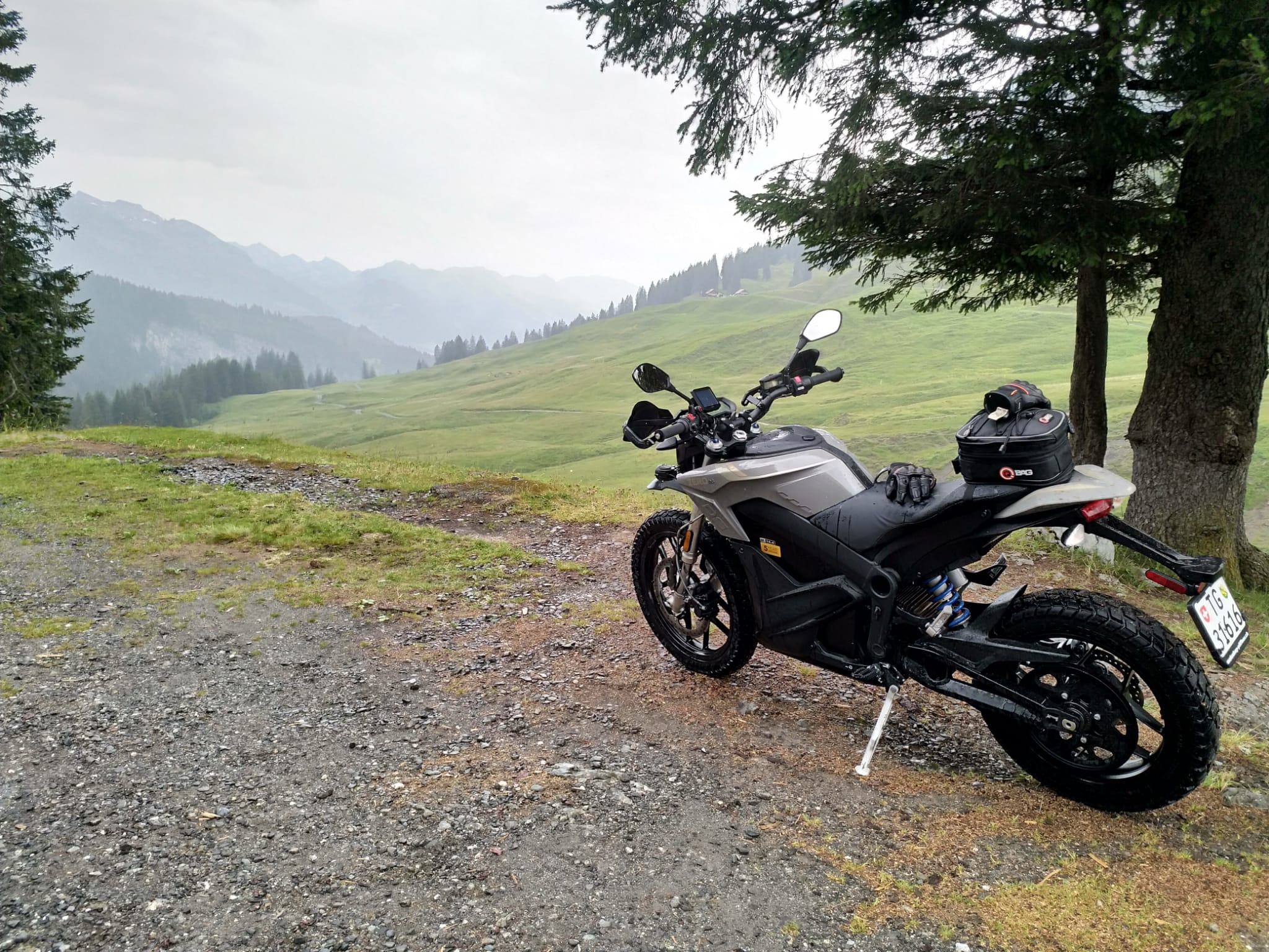 ZERO DS am Pragelpass